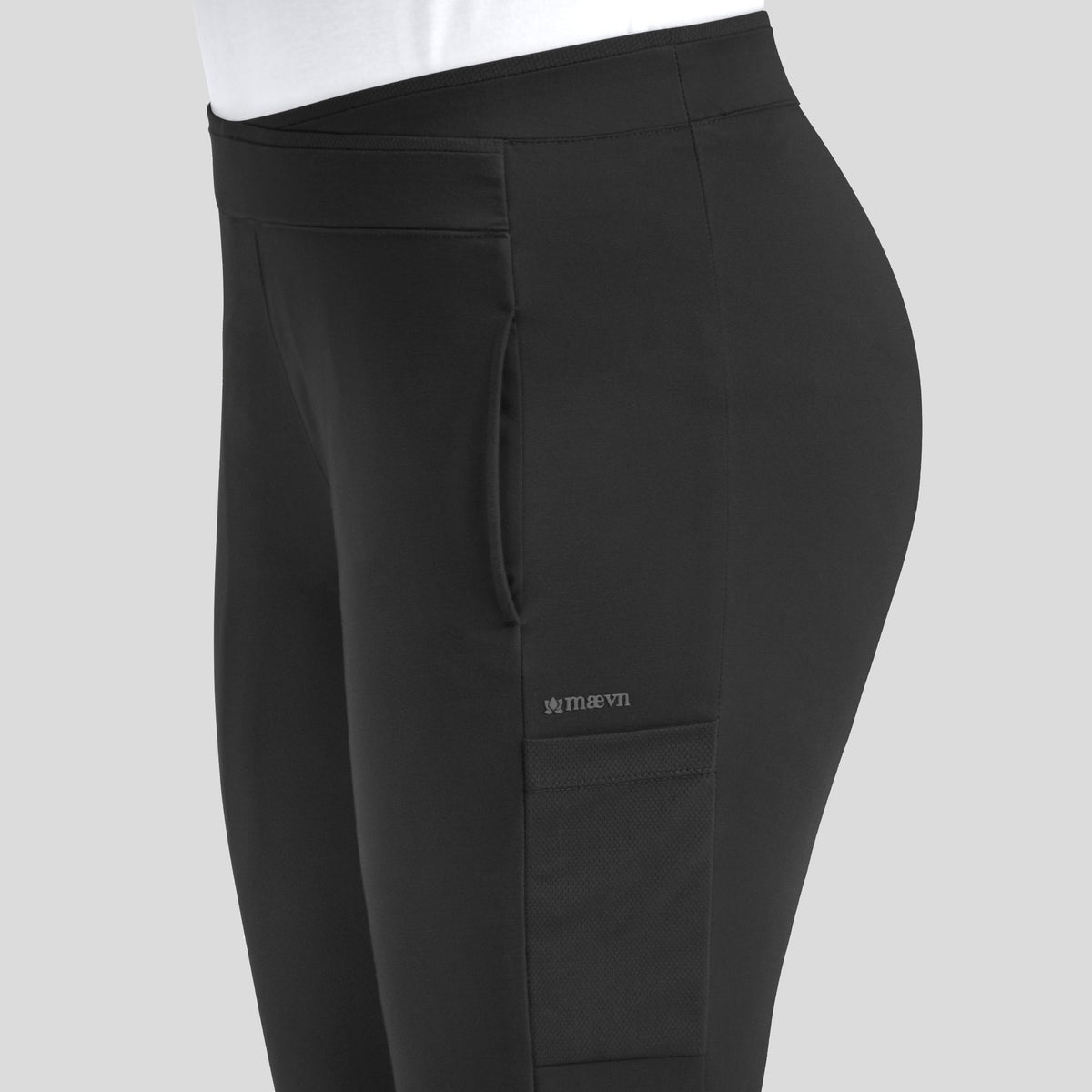 Women's Mid Rise Tapered Pant