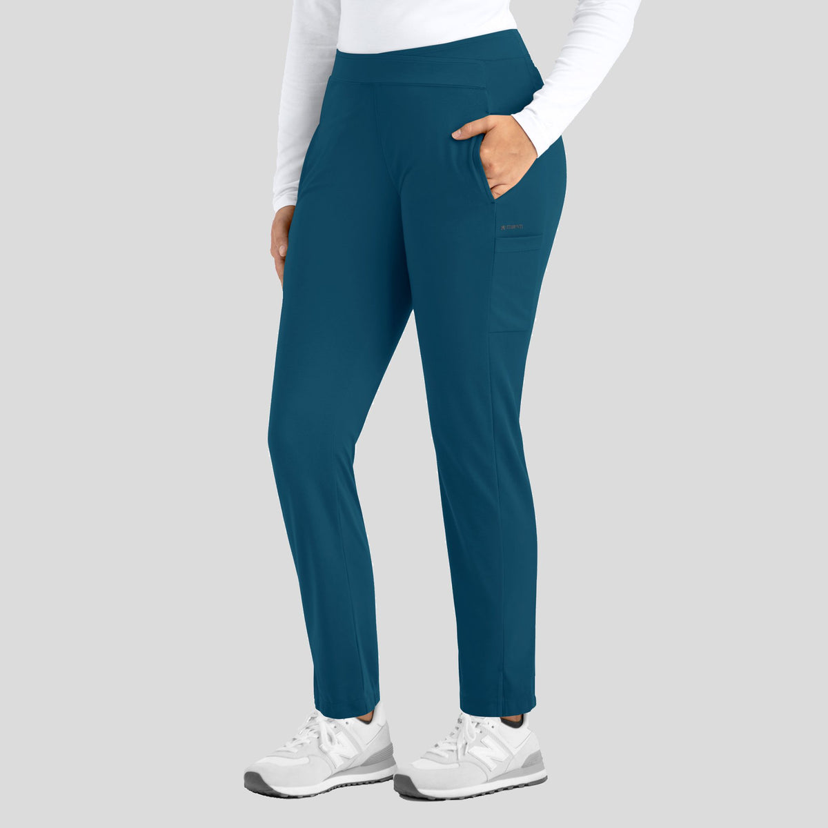 Women's Mid Rise Tapered Pant