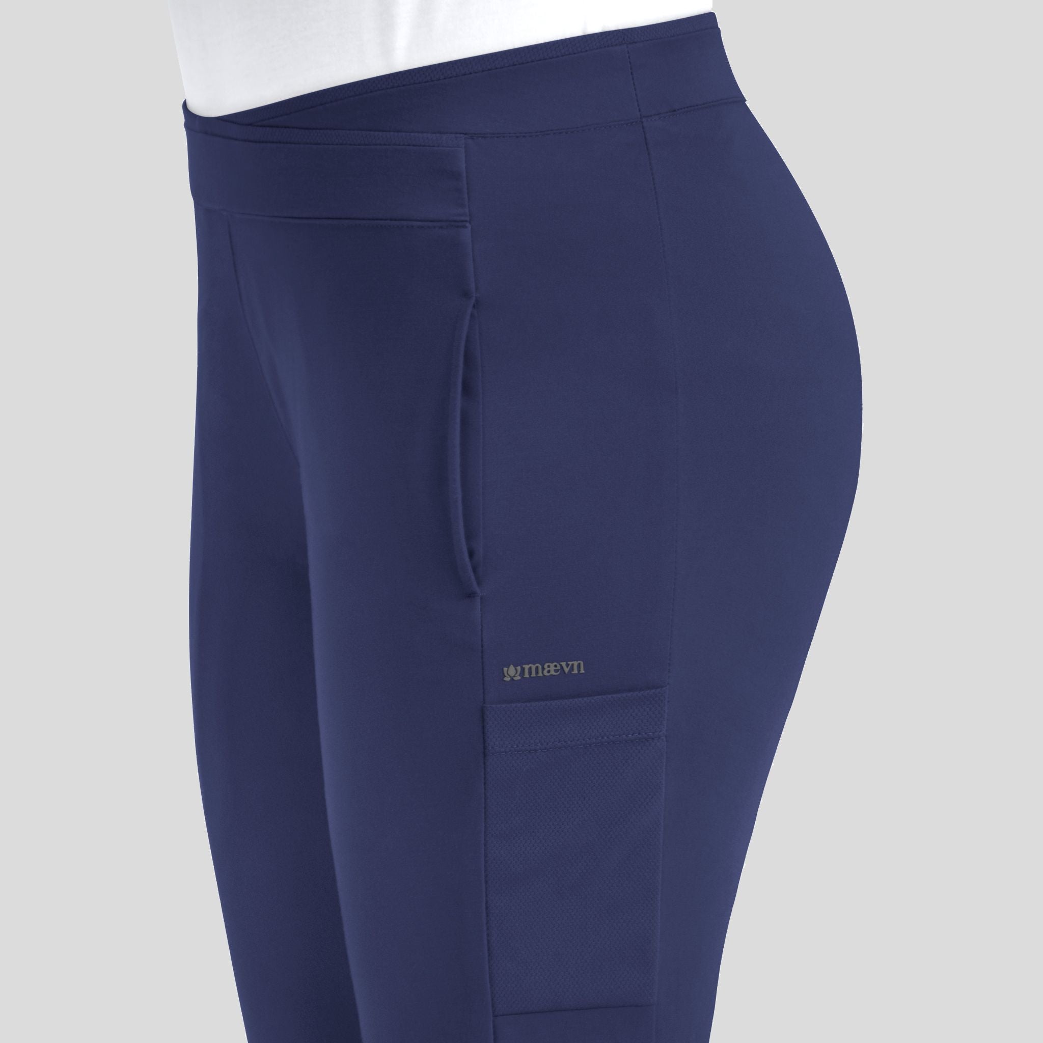 Women's Mid Rise Tapered Pant