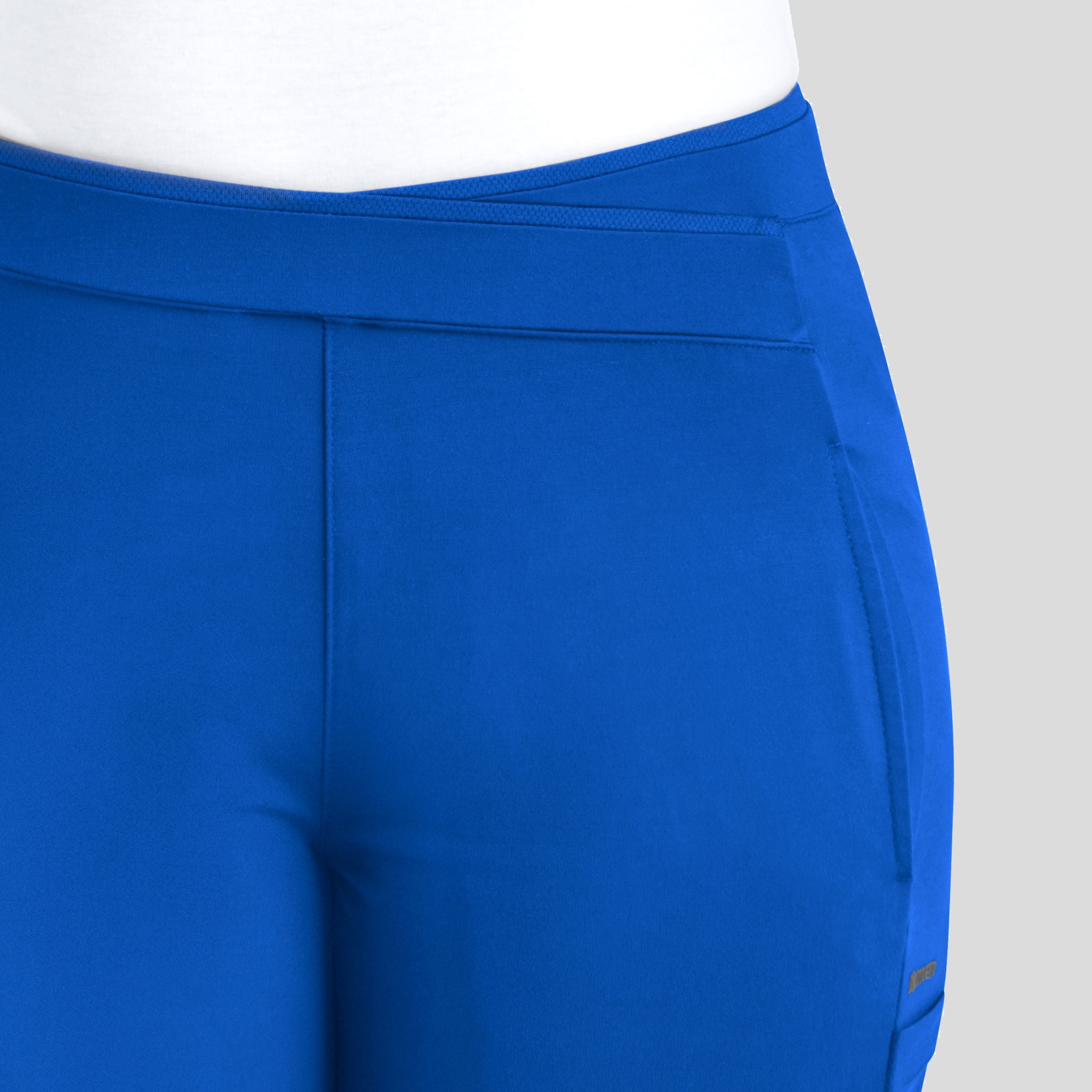 Women's Mid Rise Tapered Pant